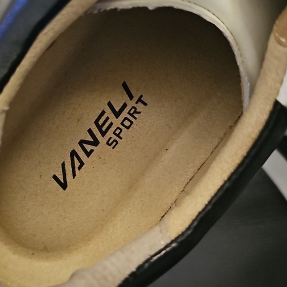 Vaneli White and Black Womens Leather Sneakers. 9.5 - Picture 4 of 12